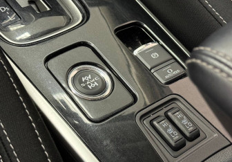 Подержанный автомобиль Mitsubishi Outlander 2021 года (14 фото)