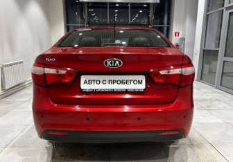 Подержанный автомобиль Kia Rio Sedan 2013 года (7 фото)
