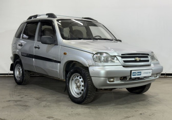 Подержанный автомобиль Chevrolet Niva 2007 года (3 фото)