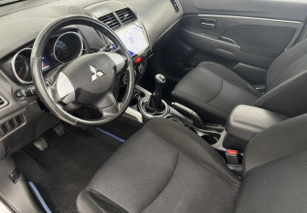 Подержанный автомобиль Mitsubishi ASX 2012 года (9 фото)
