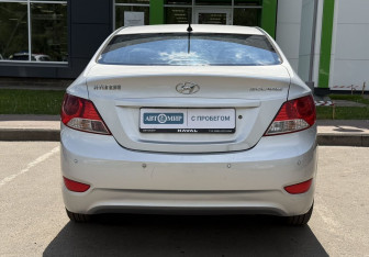 Подержанный автомобиль Hyundai Solaris Sedan 2013 года (7 фото)