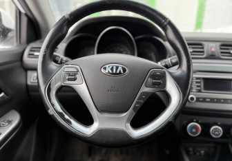 Подержанный автомобиль Kia Rio Sedan 2015 года (12 фото)