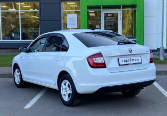 Подержанный автомобиль Skoda Rapid Liftback 2019 года (7 фото)