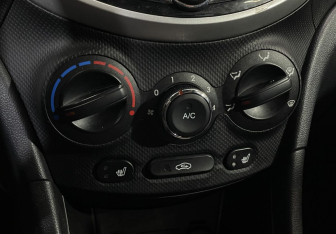 Подержанный автомобиль Hyundai Solaris Hatchback 2013 года (14 фото)