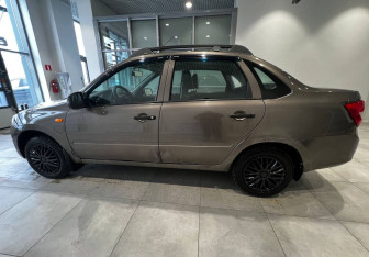 Подержанный автомобиль LADA (ВАЗ) Granta Sedan 2015 года (5 фото)