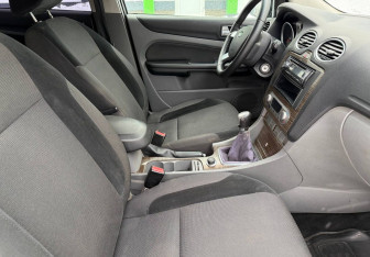 Подержанный автомобиль Ford Focus Sedan 2008 года (10 фото)