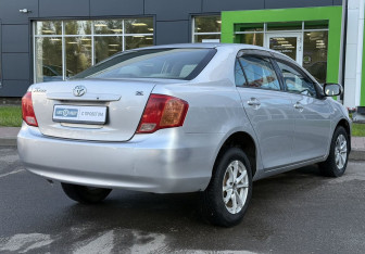 Подержанный автомобиль Toyota Corolla Sedan 2008 года (6 фото)