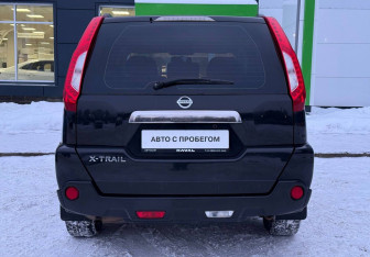 Подержанный автомобиль Nissan X-Trail 2011 года (6 фото)