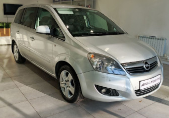 Подержанный автомобиль Opel Zafira Compactvan 2011 года (3 фото)