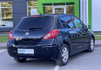 Подержанный автомобиль Nissan Tiida Hatchback 2008 года (5 фото)