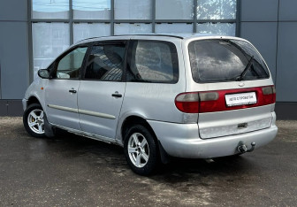 Подержанный автомобиль Ford Galaxy 1998 года (8 фото)