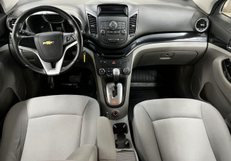 Подержанный автомобиль Chevrolet Orlando 2012 года (10 фото)