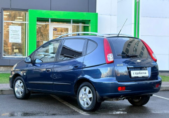 Подержанный автомобиль Chevrolet Rezzo 2008 года (8 фото)