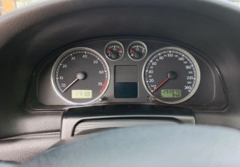 Подержанный автомобиль Volkswagen Passat Sedan 2002 года (13 фото)