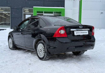 Подержанный автомобиль Ford Focus Sedan 2008 года (7 фото)