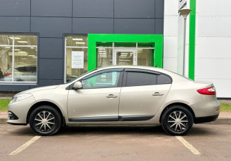 Подержанный автомобиль Renault Fluence 2013 года (7 фото)