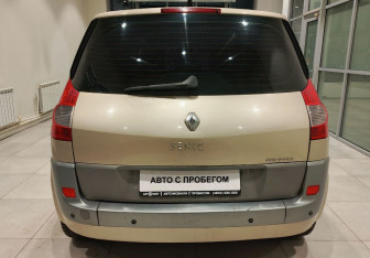 Подержанный автомобиль Renault Scenic 2007 года (8 фото)