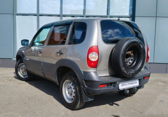 Подержанный автомобиль Chevrolet Niva 2017 года (6 фото)