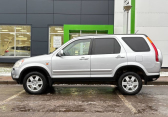 Подержанный автомобиль Honda CR-V 2002 года (8 фото)