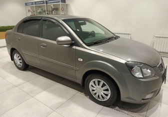 Подержанный автомобиль Kia Rio Sedan 2010 года (9 фото)