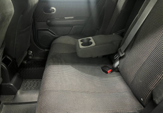 Подержанный автомобиль Nissan Tiida Hatchback 2013 года (14 фото)