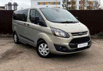 Подержанный автомобиль Ford Tourneo Custom 2017 года (3 фото)