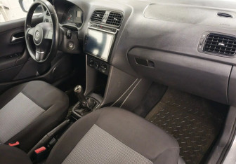 Подержанный автомобиль Volkswagen Polo Sedan 2011 года (11 фото)