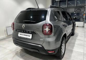 Подержанный автомобиль Renault Duster 2021 года (6 фото)
