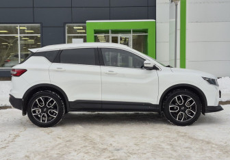 Подержанный автомобиль Geely Coolray 2023 года (4 фото)