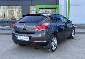 Подержанный автомобиль Opel Astra Hatchback 2010 года (5 фото)