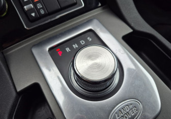 Подержанный автомобиль Land Rover Discovery 2014 года (15 фото)