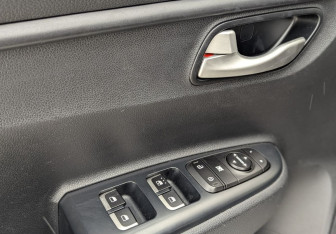 Подержанный автомобиль Kia Rio Hatchback 2018 года (13 фото)