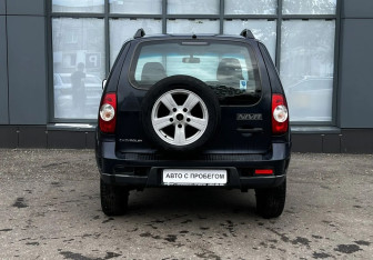 Подержанный автомобиль Chevrolet Niva 2013 года (7 фото)