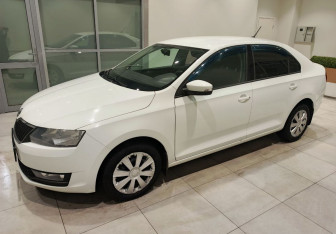 Подержанный автомобиль Skoda Rapid Liftback 2017 года (5 фото)