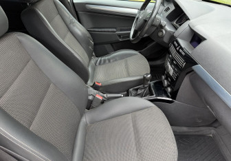 Подержанный автомобиль Opel Astra Wagon 2010 года (10 фото)