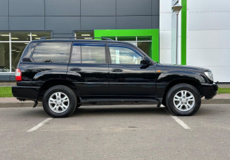 Подержанный автомобиль Toyota Land Cruiser Suv 2006 года (4 фото)