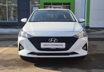 Подержанный автомобиль Hyundai Solaris Sedan 2021 года (2 фото)