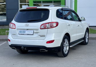 Подержанный автомобиль Hyundai Santa Fe 2011 года (6 фото)