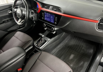 Подержанный автомобиль Kia Rio Sedan 2021 года (10 фото)