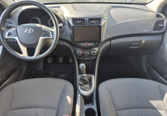 Подержанный автомобиль Hyundai Solaris Sedan 2011 года (10 фото)