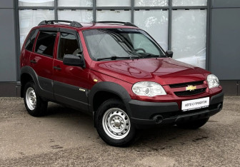 Подержанный автомобиль Chevrolet Niva 2017 года (3 фото)