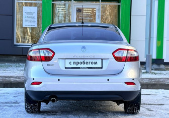 Подержанный автомобиль Renault Fluence 2014 года (6 фото)