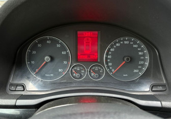 Подержанный автомобиль Volkswagen Golf Hatchback 2008 года (12 фото)