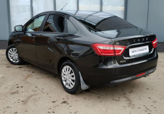 Подержанный автомобиль LADA (ВАЗ) Vesta Sedan 2019 года (8 фото)