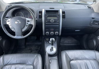 Подержанный автомобиль Nissan X-Trail 2011 года (9 фото)