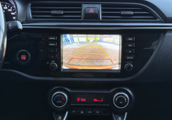 Подержанный автомобиль Kia Rio Hatchback 2017 года (14 фото)