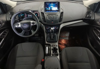 Подержанный автомобиль Ford Kuga 2014 года (10 фото)