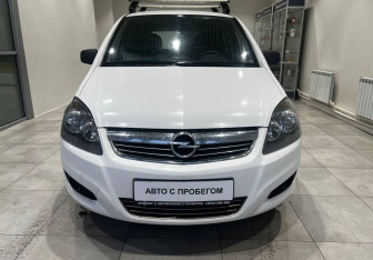 Подержанный автомобиль Opel Zafira Compactvan 2011 года (2 фото)