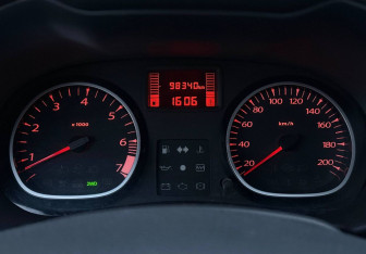 Подержанный автомобиль Renault Duster 2013 года (12 фото)