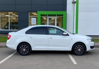 Подержанный автомобиль Skoda Rapid Liftback 2014 года (4 фото)